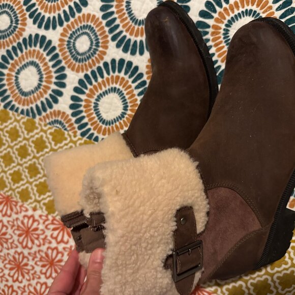UGG BOOTS NEVER WORN - Picture 3 of 3